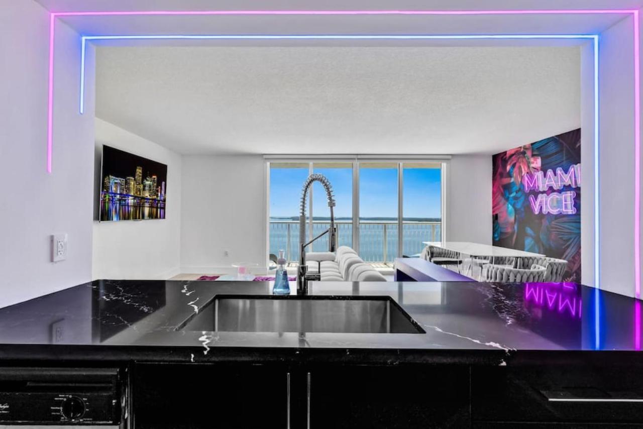 Miami Vice Oceanfront Sky Villa Exterior photo